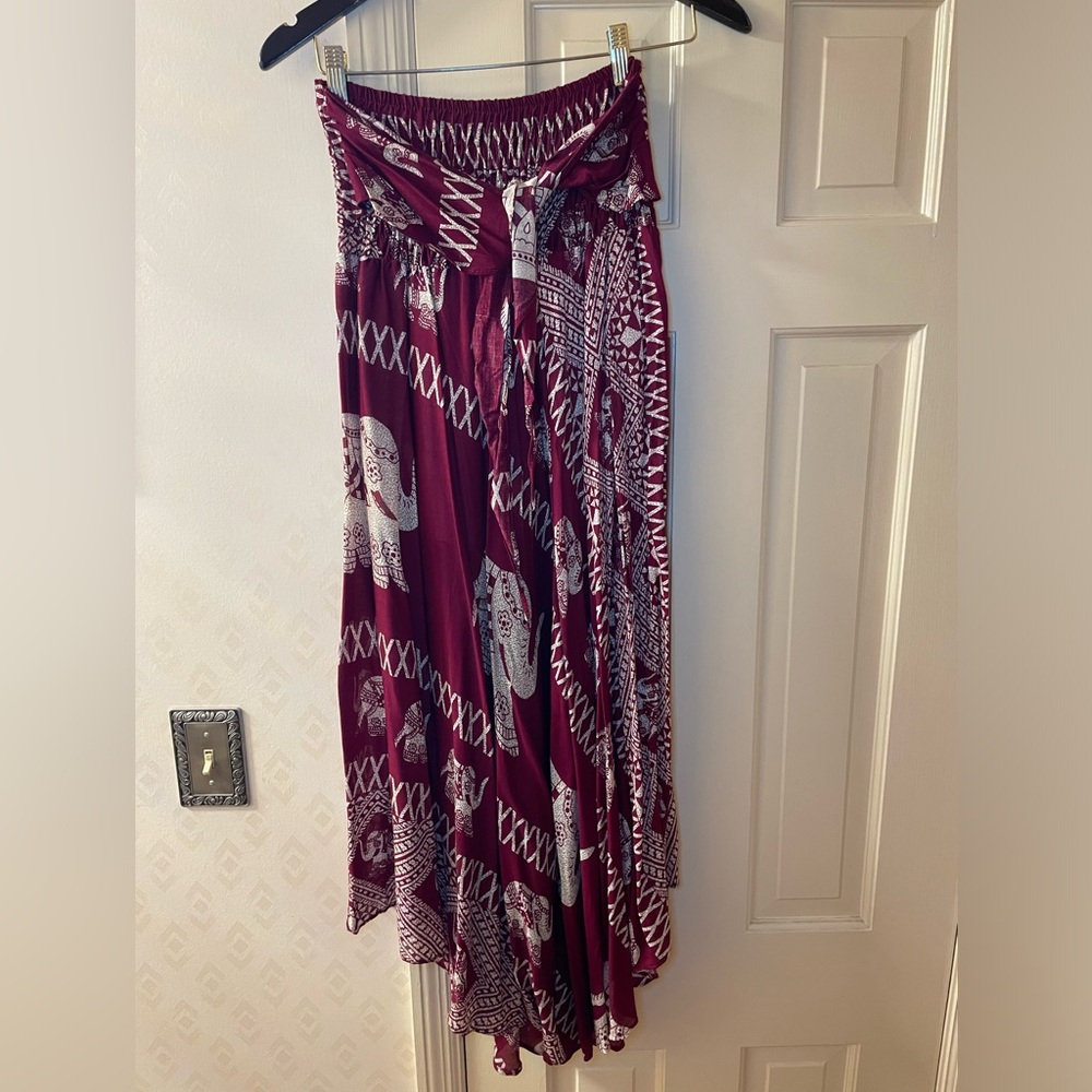 🐘Like New Crimson&Cream Elephant Skirt🐘